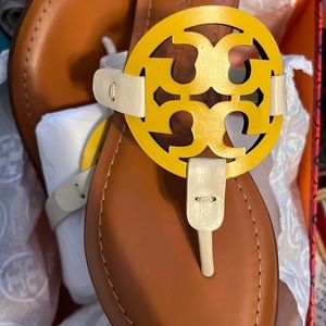 Tory burch miller golden crest size 7c